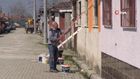 Boyacı muhtar adayı evleri boyama vaadiyle zafer kazandı