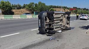 Bursa'da çocuğa çarpmamak için şoförünün manevra yaptığı özel halk otobüsü devrildi