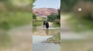 Bursa'da muhtarlığa gelen vatandaşları şiirle karşılıyor