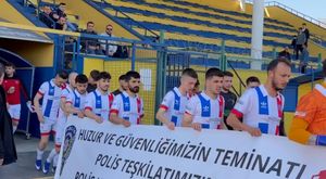 Kurye kılığıyla girdiler, silahla alıkoydular... Özel Harekat kapıları koçbaşıyla kırdı