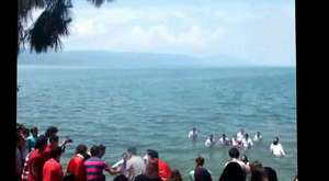 İznik Gölü İçinde Mezuniyetlerini Kutladılar 2 